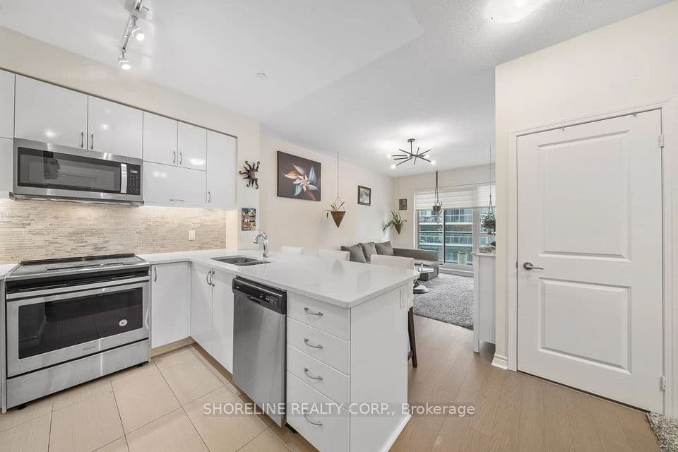 39 Annie Craig Drive 1502, Toronto, ON M8V 0A4 – main photo