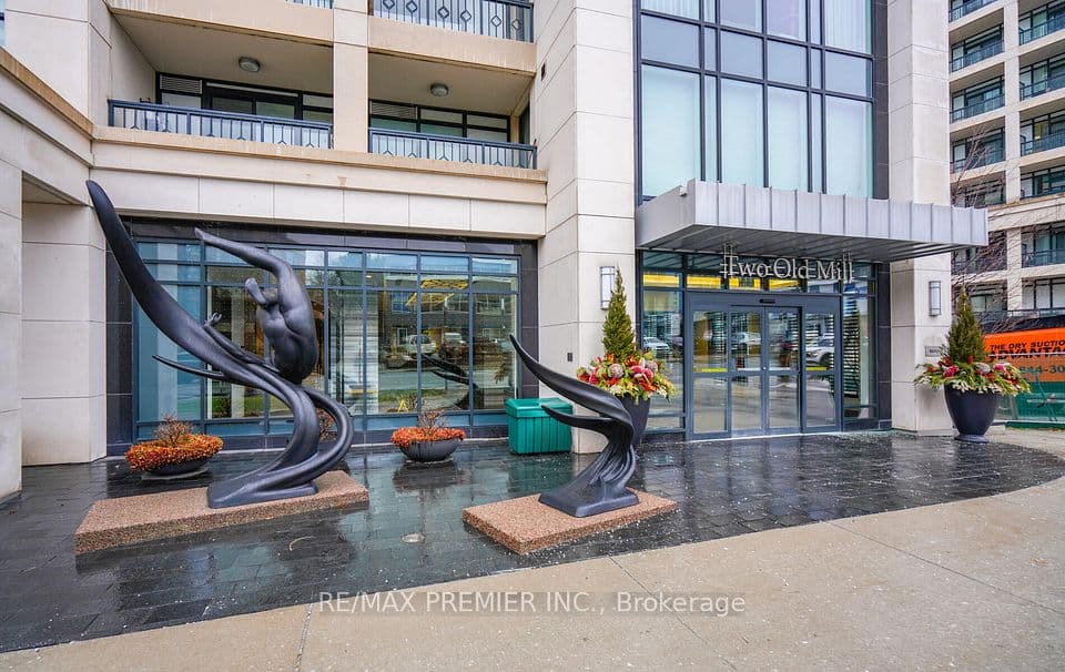 2 Old Mill Drive 303, Toronto, ON M6S 0A2 – photo 3