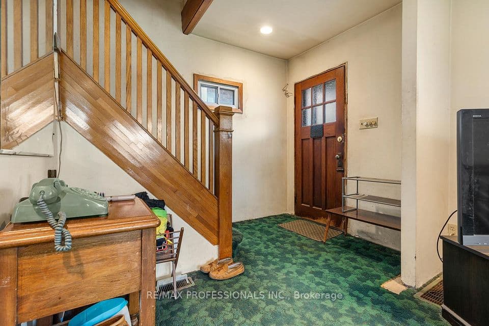 16 Cliff Street, Toronto, ON M6N 4L6 – photo 3