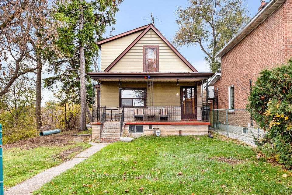 16 Cliff Street, Toronto, ON M6N 4L6 – main photo