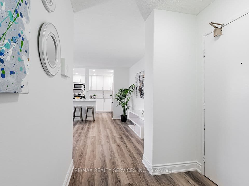 3590 Kaneff Crescent 1108, Mississauga, ON L5A 3X3 – photo 2