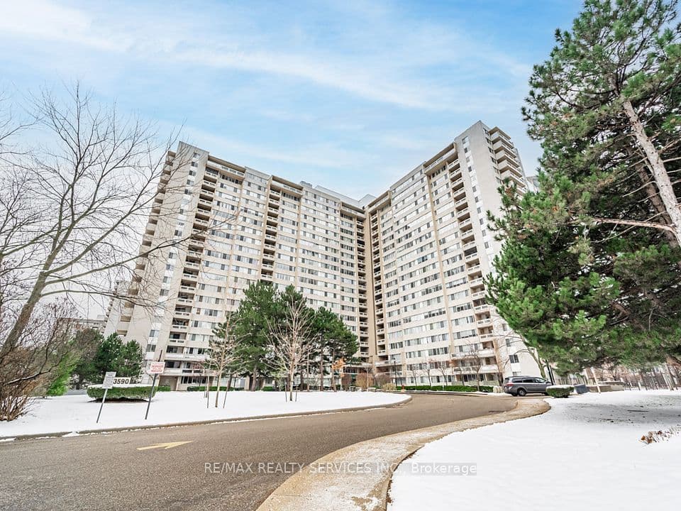 3590 Kaneff Crescent 1108, Mississauga, ON L5A 3X3 – main photo