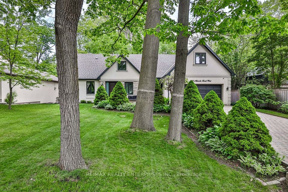 208 Mineola Road W, Mississauga, ON L5G 2C7 – photo 2
