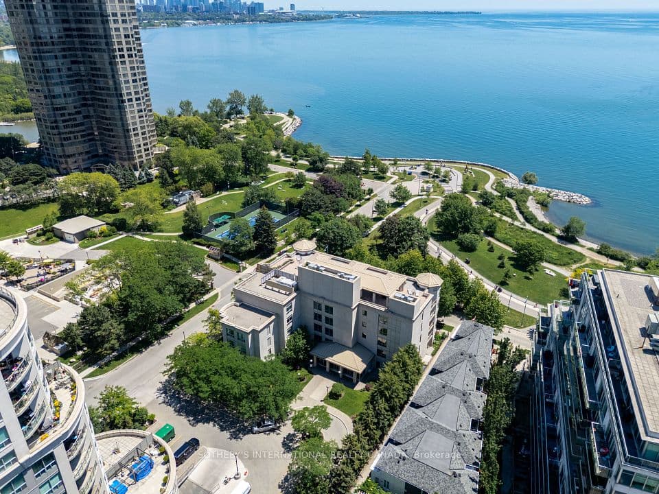 80 Palace Pier Court 302, Toronto, ON M8V 4C1 – main photo