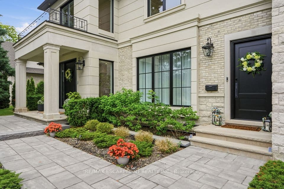 1544 Lochlin Trail, Mississauga, ON L5G 3V7 – photo 2