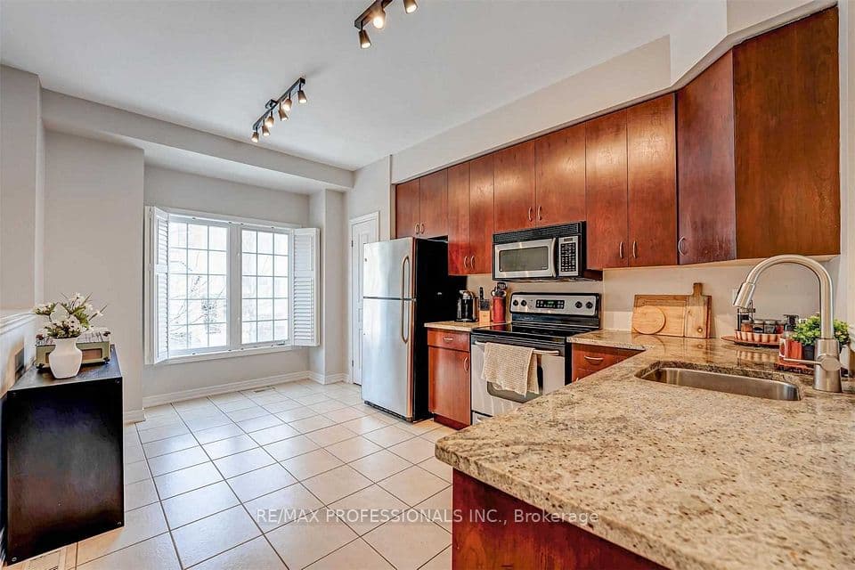 676 Rowley Common, Burlington, ON L7L 0A5 – photo 2