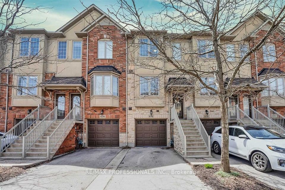 676 Rowley Common, Burlington, ON L7L 0A5 – main photo