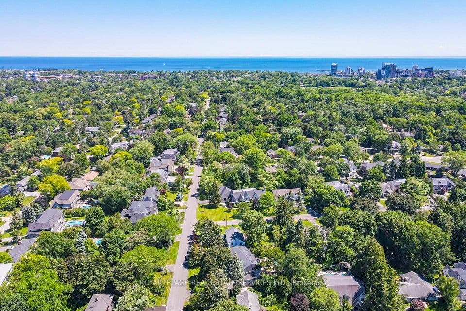 1568 Broadmoor Avenue, Mississauga, ON L5G 3V1 – photo 3