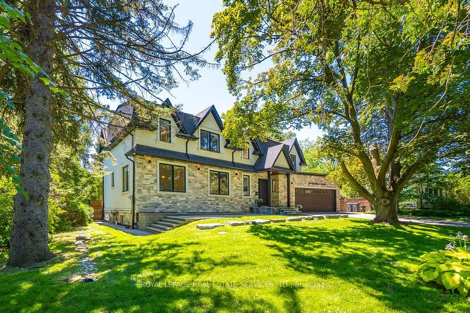 1568 Broadmoor Avenue, Mississauga, ON L5G 3V1 – photo 2