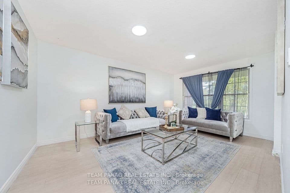 6 Coronation Circle, Brampton, ON L6Z 3Z6 – photo 3