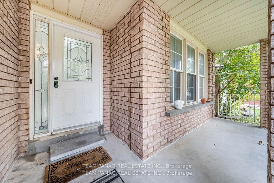 6 Coronation Circle, Brampton, ON L6Z 3Z6 – photo 2