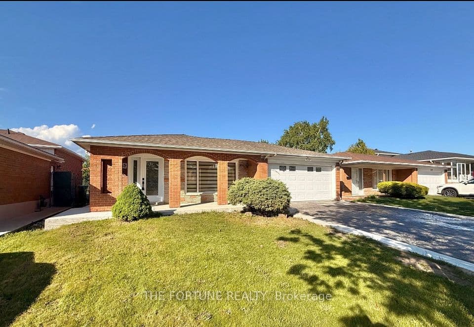 7461 Netherwood Road, Mississauga, ON L4T 2N7 – main photo