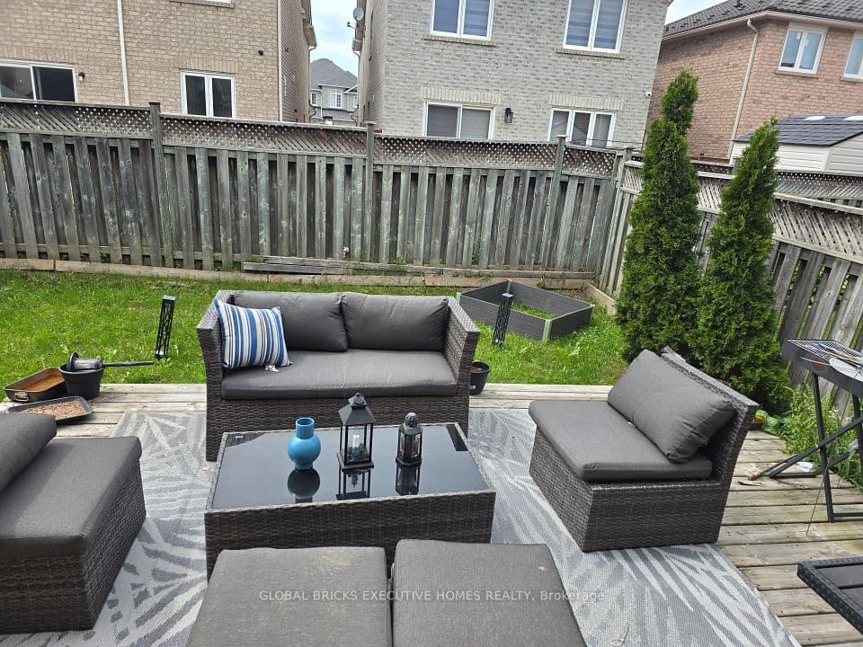 17 Mannel Crescent, Brampton, ON L6Y 5E2 – photo 2