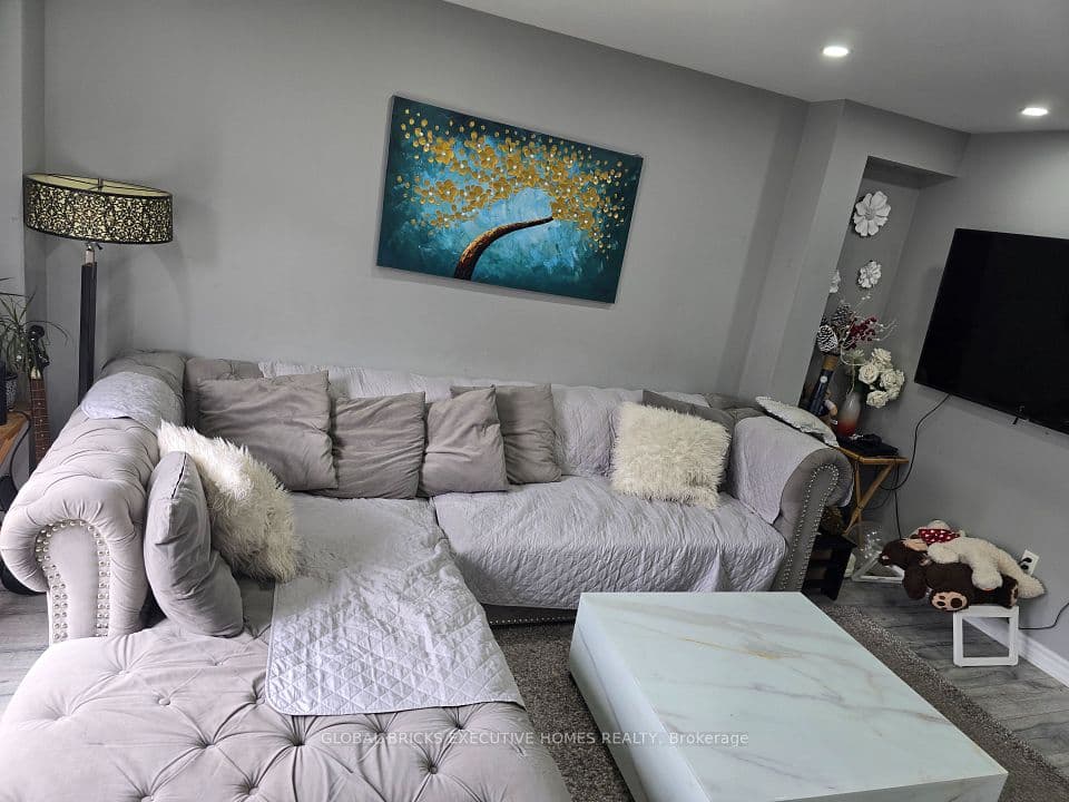 17 Mannel Crescent, Brampton, ON L6Y 5E2 – photo 3