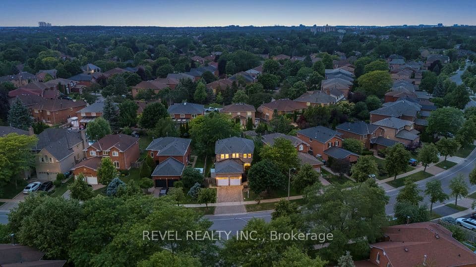 4315 Credit Pointe Drive, Mississauga, ON L5M 3J8 – main photo