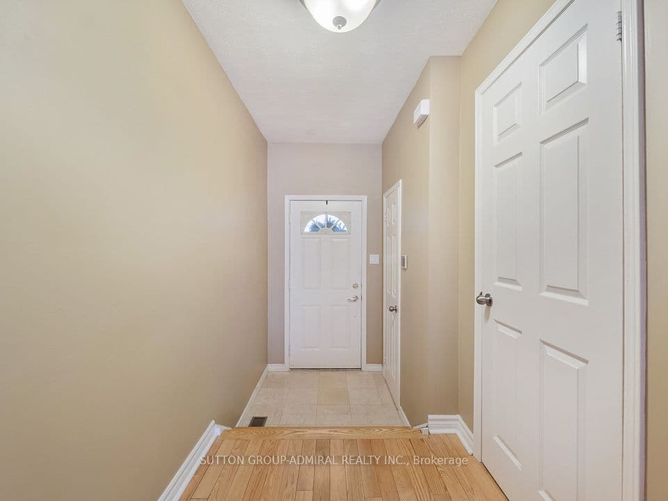 385 The East Mall #60, Toronto, ON M9B 6J4 – photo 2
