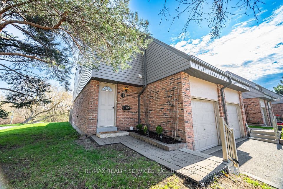 1 Tara Park Court 1, Brampton, ON L6V 3E4 – photo 2