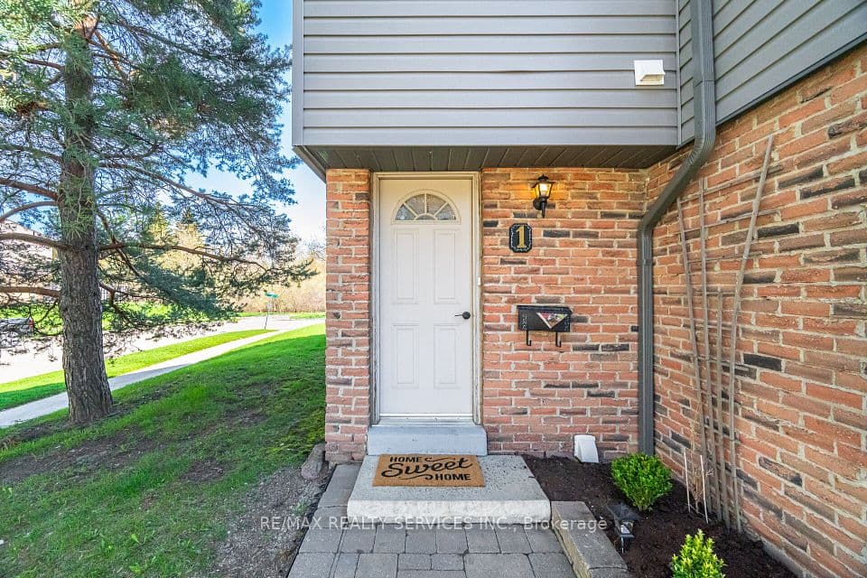 1 Tara Park Court 1, Brampton, ON L6V 3E4 – photo 3
