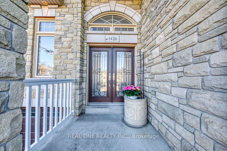 1426 Redwing Court, Oakville, ON L6M 5E6 – photo 2