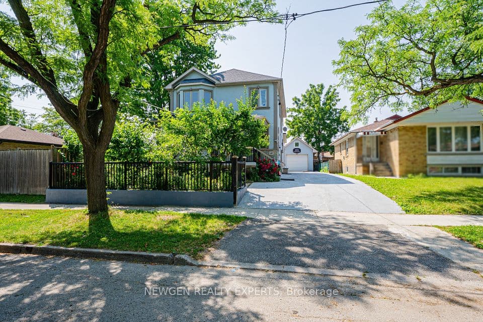 11 Benway Drive, Toronto, ON M9W 1Z2 – photo 2
