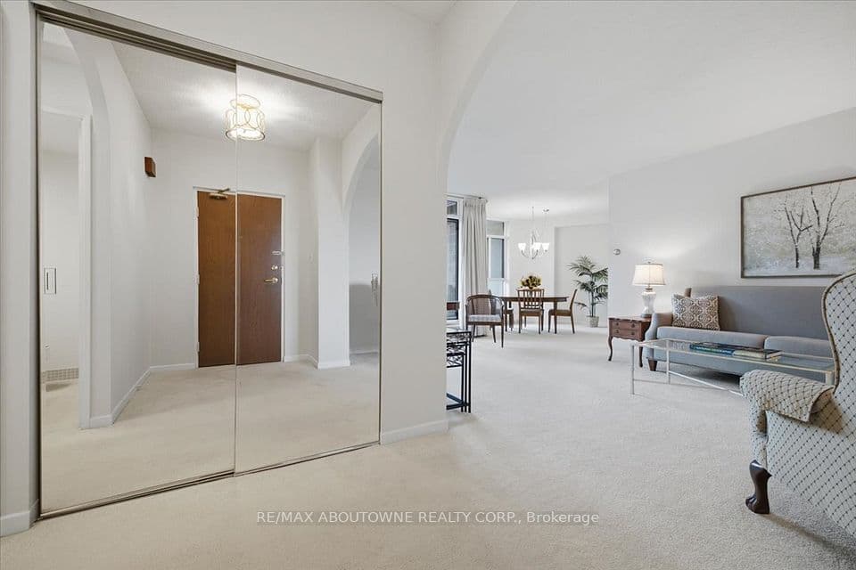 5250 Lakeshore Road 401, Burlington, ON L7L 5L2 – photo 2
