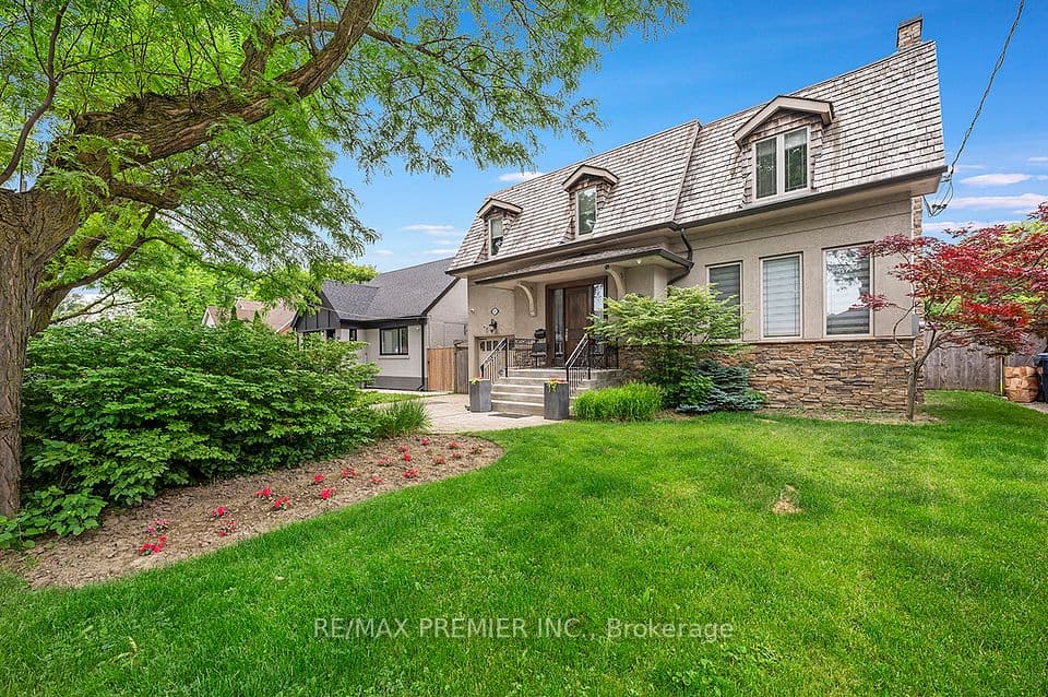 35 Yorkdale Crescent, Toronto, ON M9M 1C2 – photo 2