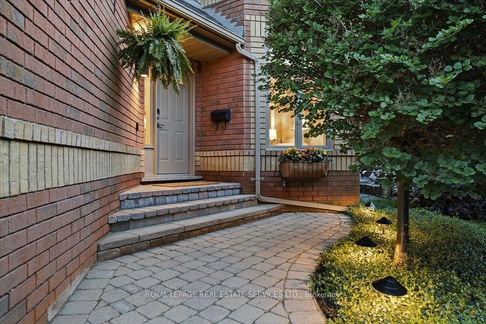 2268 Vista Oak Road, Oakville, ON L6M 3L8 – photo 2
