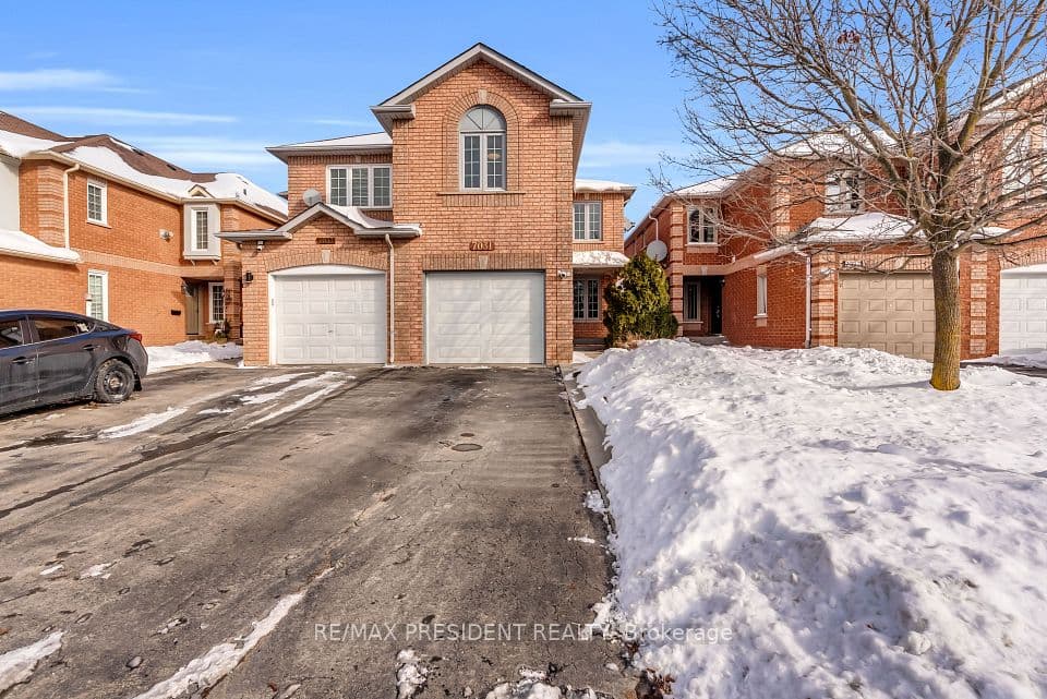 7031 Graydon Court, Mississauga, ON L5N 7H4 – photo 2