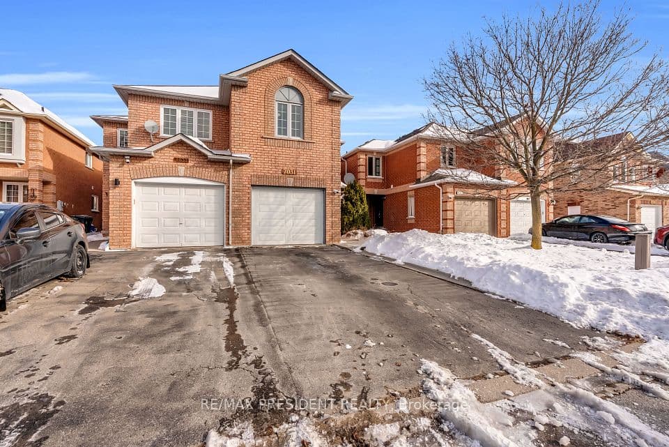 7031 Graydon Court, Mississauga, ON L5N 7H4 – photo 3