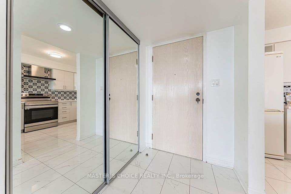 50 Eglinton Avenue W 1110, Mississauga, ON L5R 3P5 – photo 3