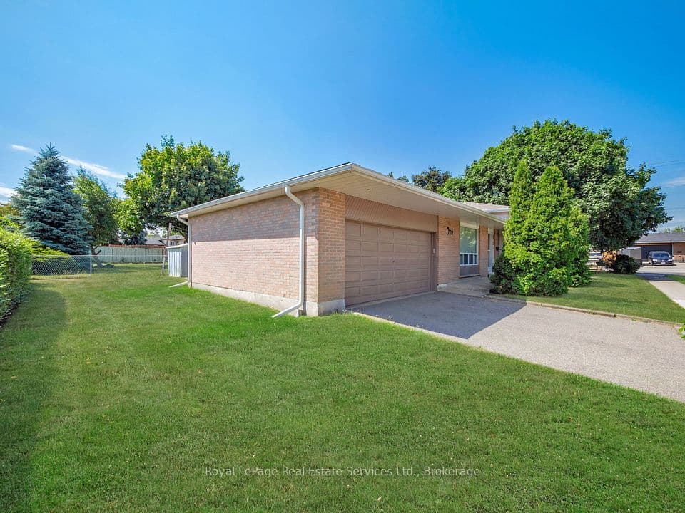 1 Mosswood Lane, Toronto, ON M9V 1M3 – photo 3