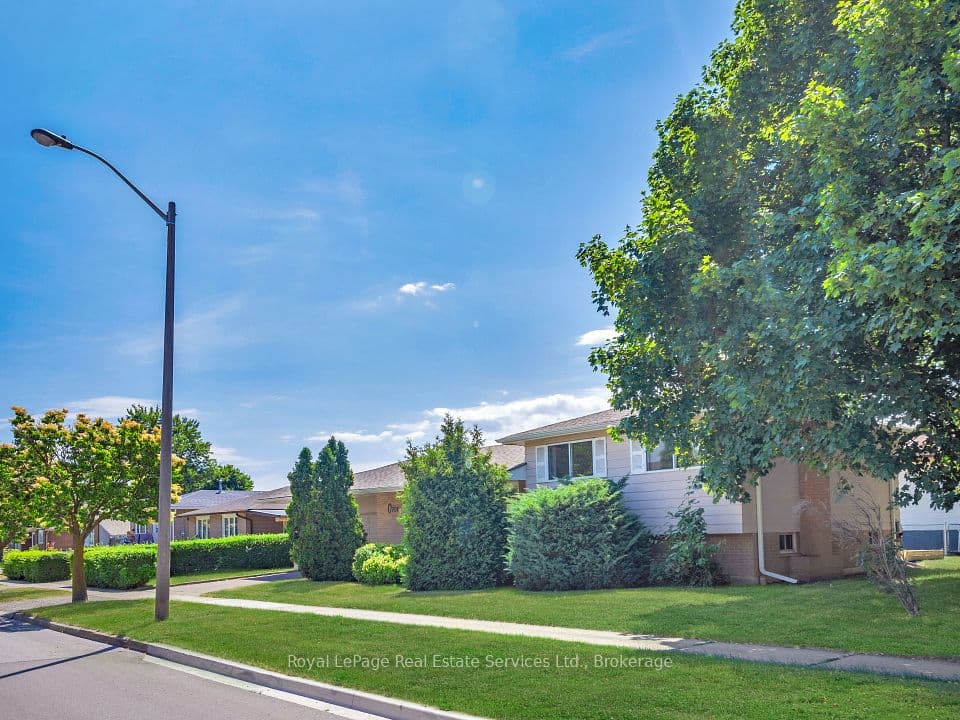 1 Mosswood Lane, Toronto, ON M9V 1M3 – photo 2