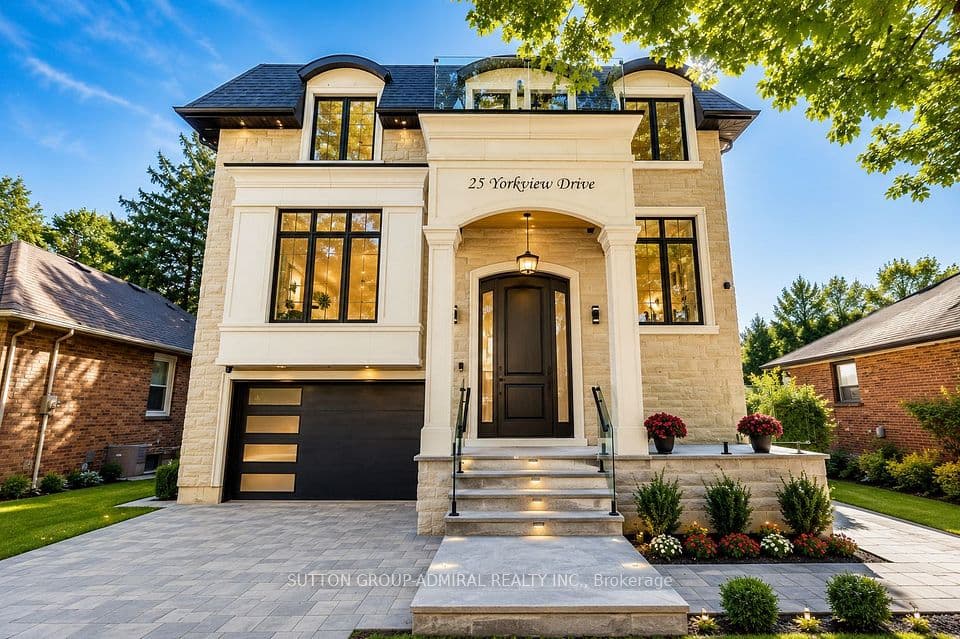 25 Yorkview Drive, Toronto, ON M8Z 2G1 – main photo