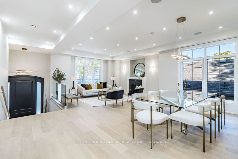 25 Yorkview Drive, Toronto, ON M8Z 2G1 – photo 2
