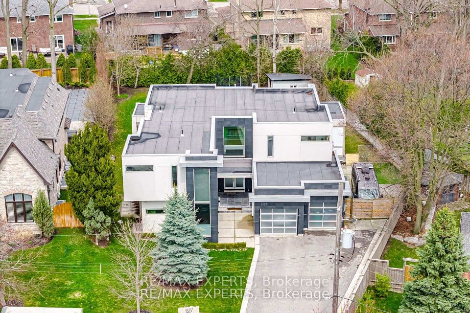 1527 Glenhill Crescent, Mississauga, ON L5H 3C4 – photo 2