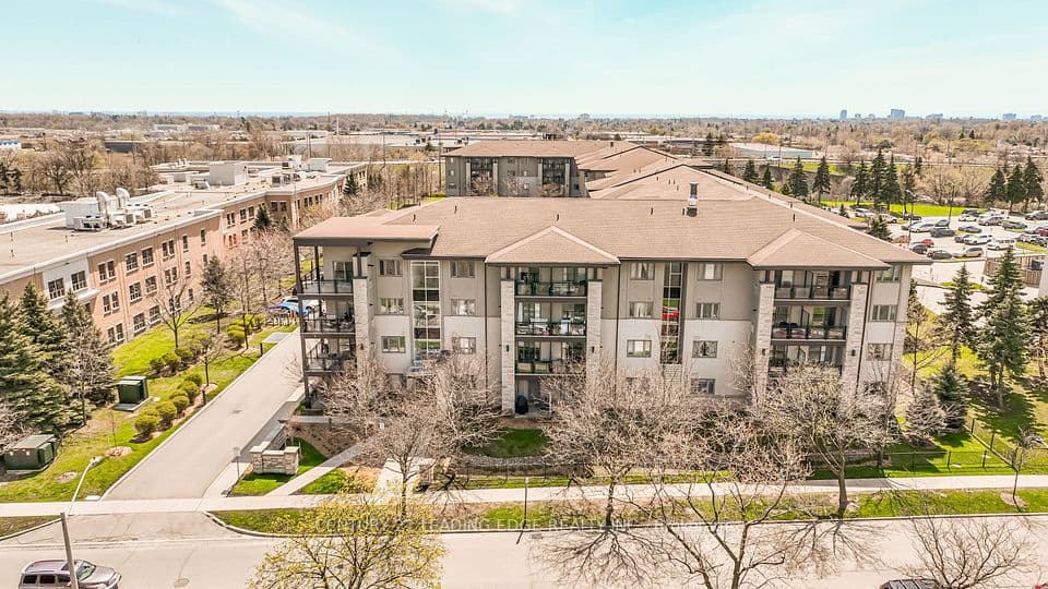 570 Lolita Gardens 421, Mississauga, ON L5A 3T2 – main photo
