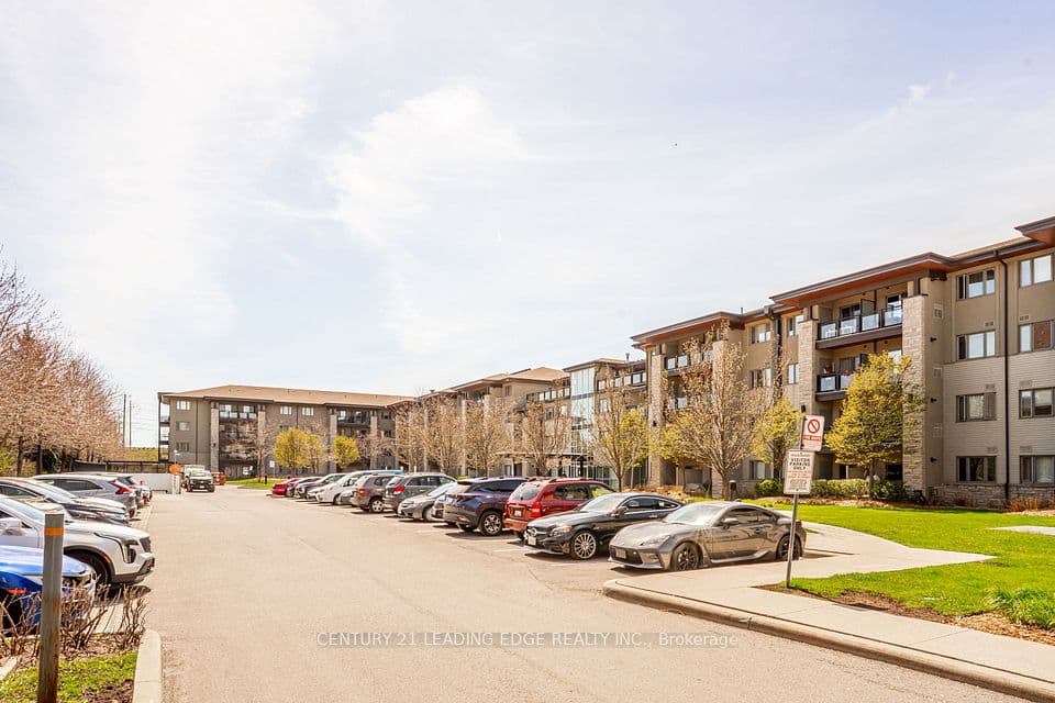 570 Lolita Gardens 421, Mississauga, ON L5A 3T2 – photo 3