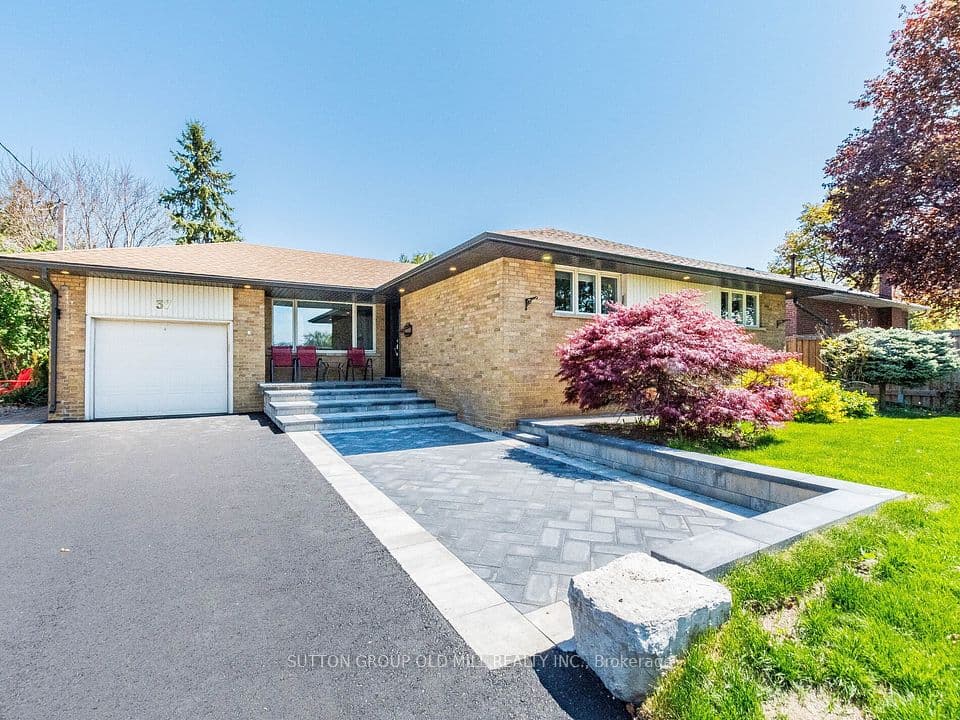 37 Suburban Drive, Mississauga, ON L5N 1G8 – main photo