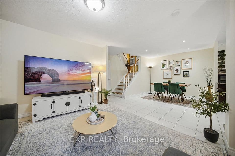 1055 Dundas Street E 167, Mississauga, ON L4Y 3X6 – main photo
