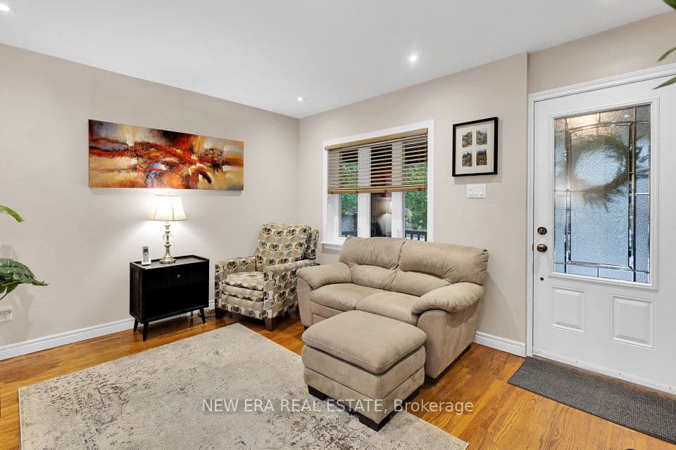 8 Page Avenue, Toronto, ON M6S 2P5 – photo 3