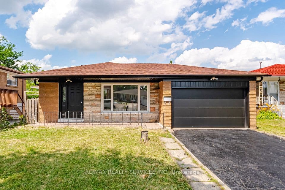 7493 Netherwood Road, Mississauga, ON L4T 2N7 – main photo