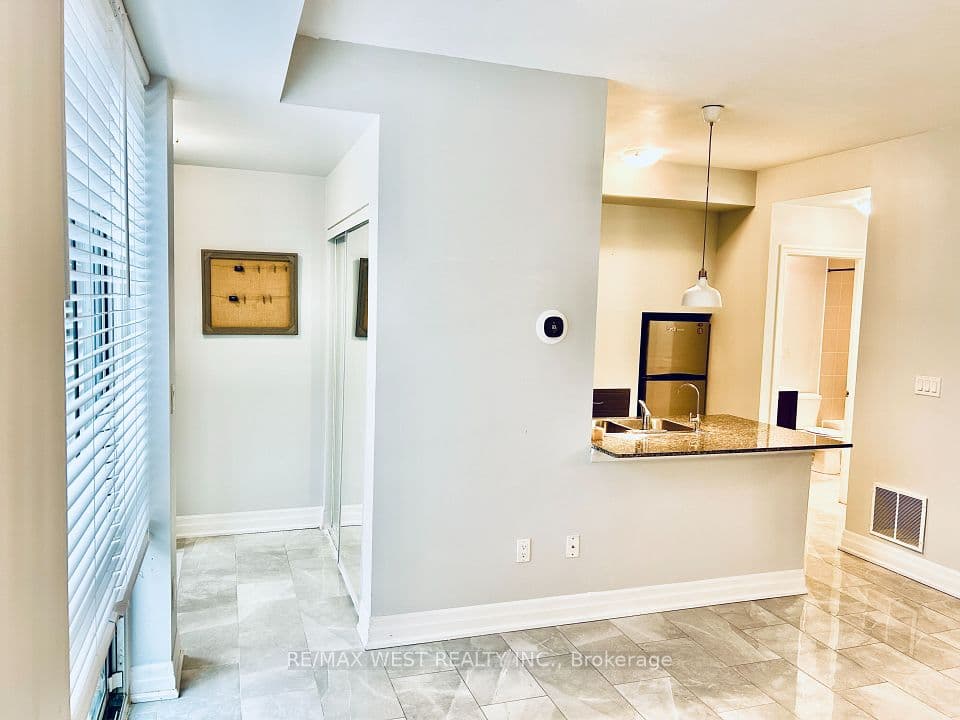 5 Sousa Mendes Street 102, Toronto, ON M6P 0A8 – photo 3