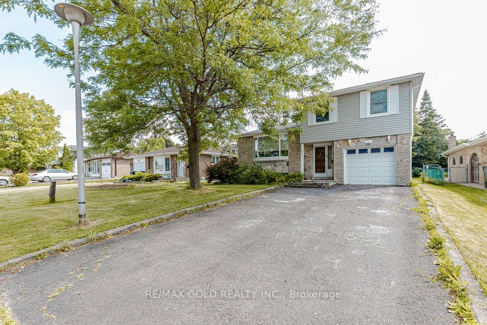 31 Gondola Crescent, Brampton, ON L6S 1W5 – main photo