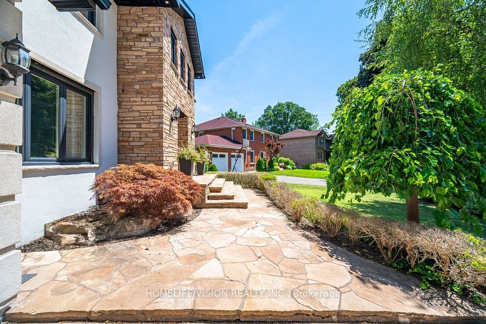 1298 Bunsden Avenue, Mississauga, ON L5H 3T9 – photo 3