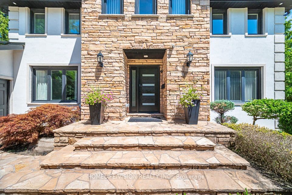 1298 Bunsden Avenue, Mississauga, ON L5H 3T9 – photo 2