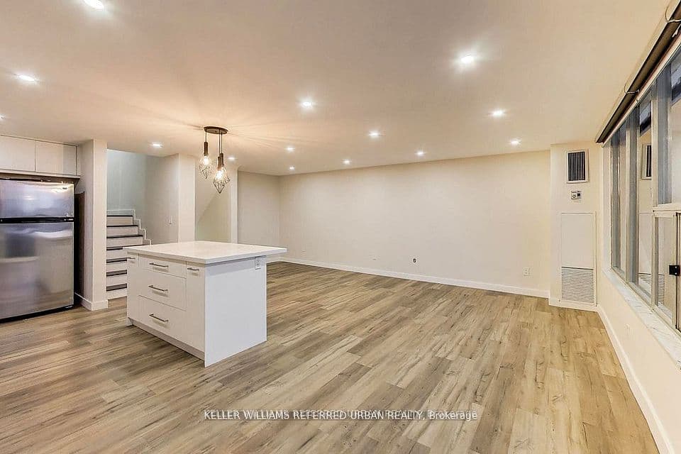 11 Wincott Drive 1215, Toronto, ON M9R 2R9 – photo 3