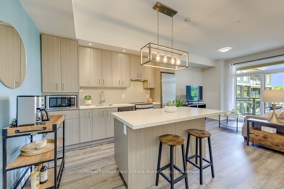 457 Plains Road E 324, Burlington, ON L7T 1H1 – main photo