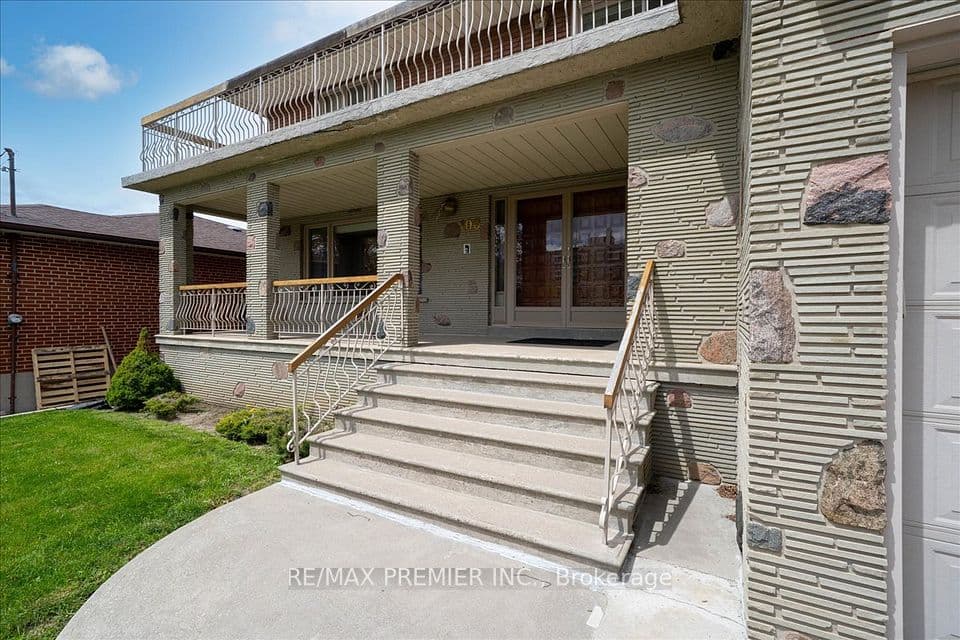 100 Hallsport Crescent, Toronto, ON M3M 2K6 – photo 3