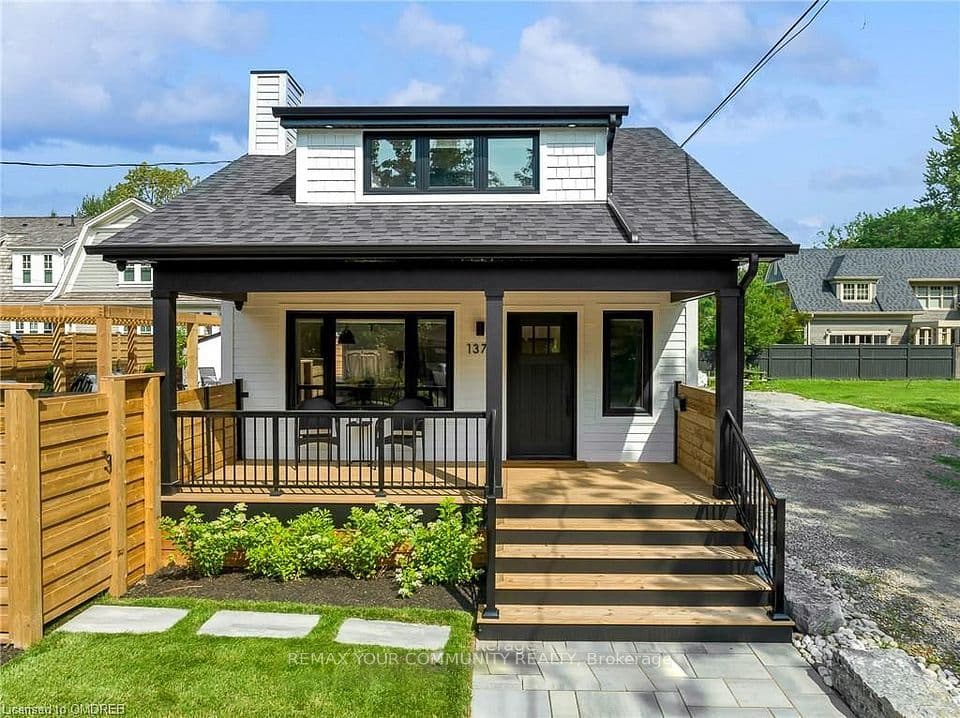1379 CAROLINE Street, Burlington, ON L7S 1H5 – photo 2