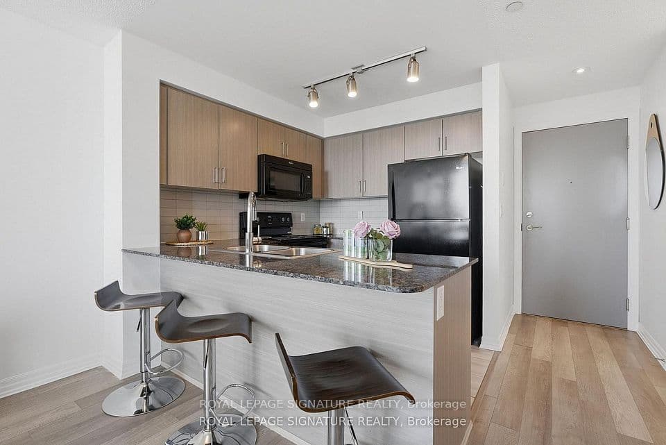 80 Esther Lorrie Drive 1116, Toronto, ON M9W 0C6 – main photo